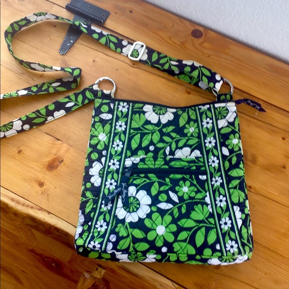 Vera Bradley crossover purse - Picture 1 of 3